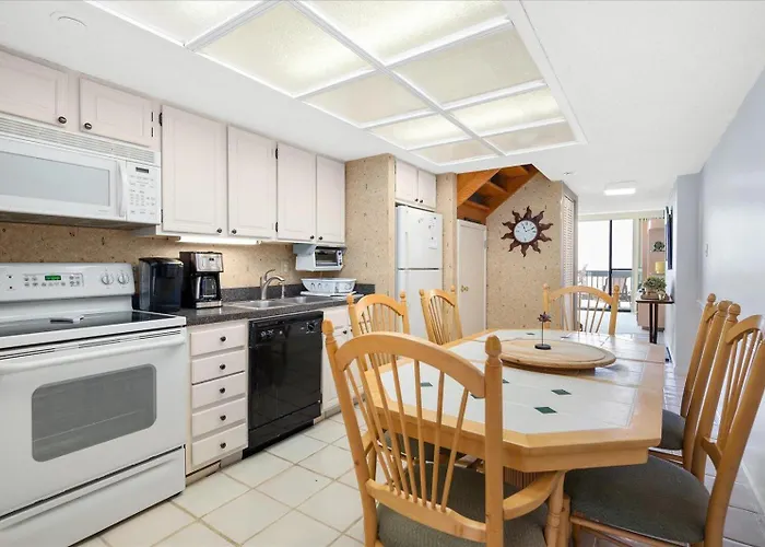 Holiday home Charming 2 Bedroom Oceanfront Century I With Indoor Pool! *