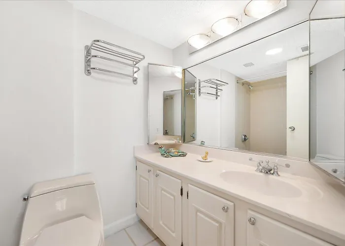 Holiday home Charming 2 Bedroom Oceanfront Century I With Indoor Pool! Ocean City