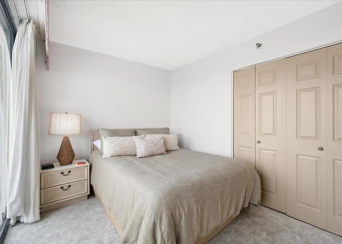 Charming 2 Bedroom Oceanfront Century I With Indoor Pool! Holiday home Ocean City