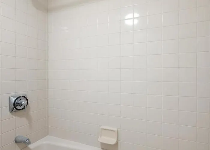 Charming 2 Bedroom Oceanfront Century I With Indoor Pool! Ocean City